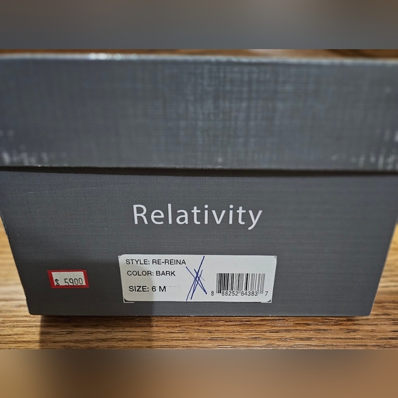 Relativity Sandals - Picture 4 of 4